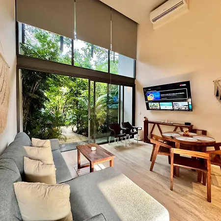 Beautiful Loft Minutes From The Sea! Apartment