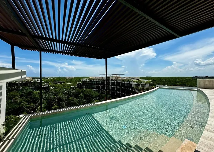 Beautiful Loft Minutes From The Sea!