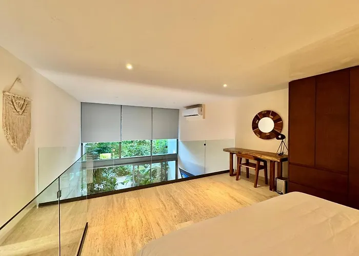 Beautiful Loft Minutes From The Sea!