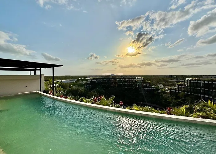 Beautiful Loft Minutes From The Sea!