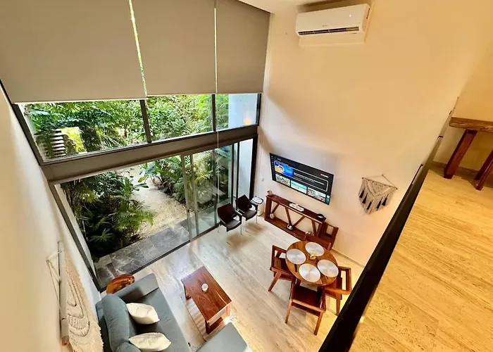 Beautiful Loft Minutes From The Sea!