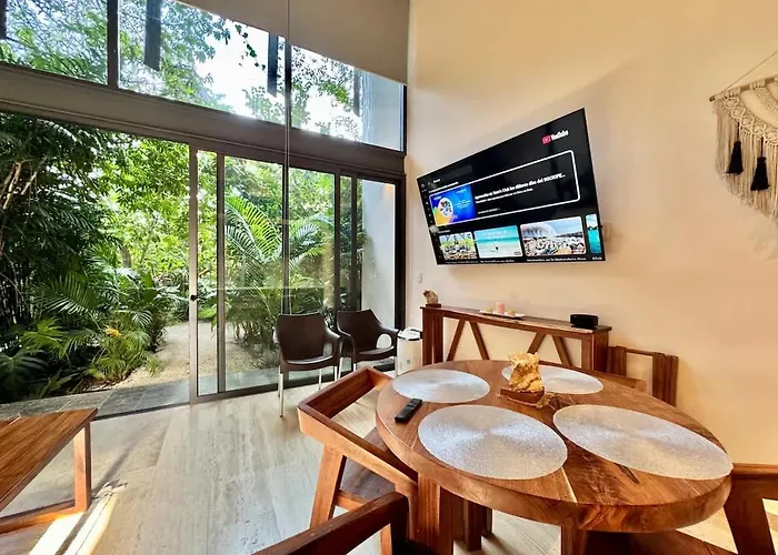Beautiful Loft Minutes From The Sea!